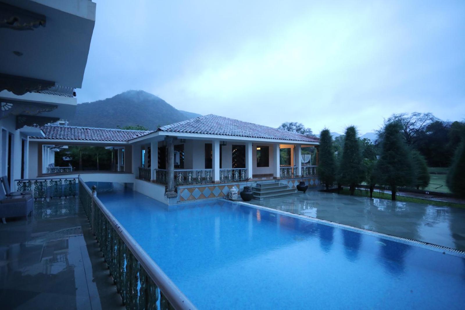 The Royal Retreat Resort & Spa Udaipur Ngoại thất bức ảnh